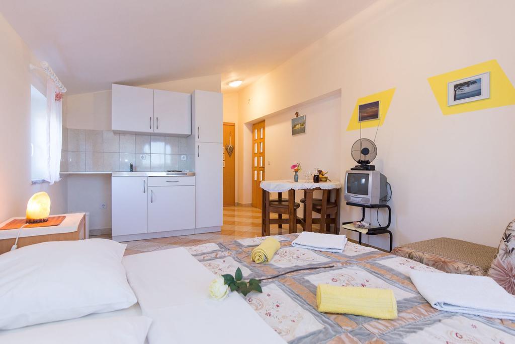 Apartments Juras Brzac Exterior photo
